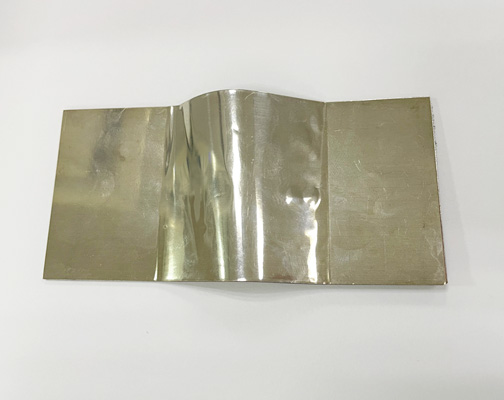异种金属扩散焊接时，对母材表面清洁度及平整度也有要求