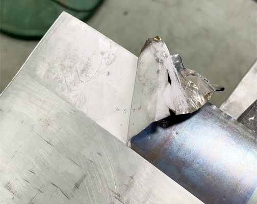 铝巴软连接焊接时添加镍片的目的！