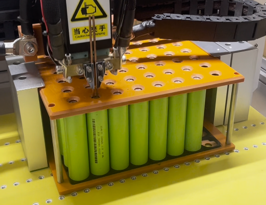 锂电池自动焊接