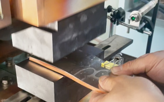 铜箔镍片软连接焊接