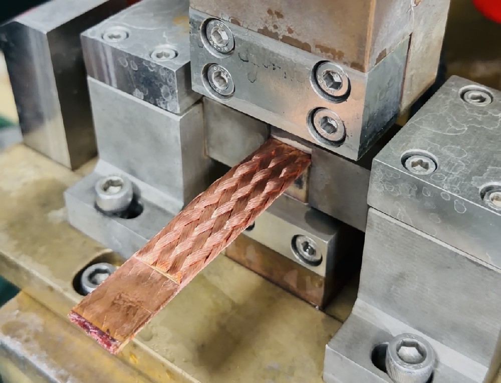 铜编织带压方焊接