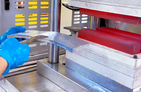 大面积铝箔软连接高分子扩散焊接